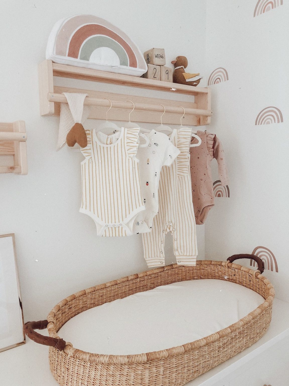 45+ Adorable Nursery Shelf Decor Ideas You Need To See