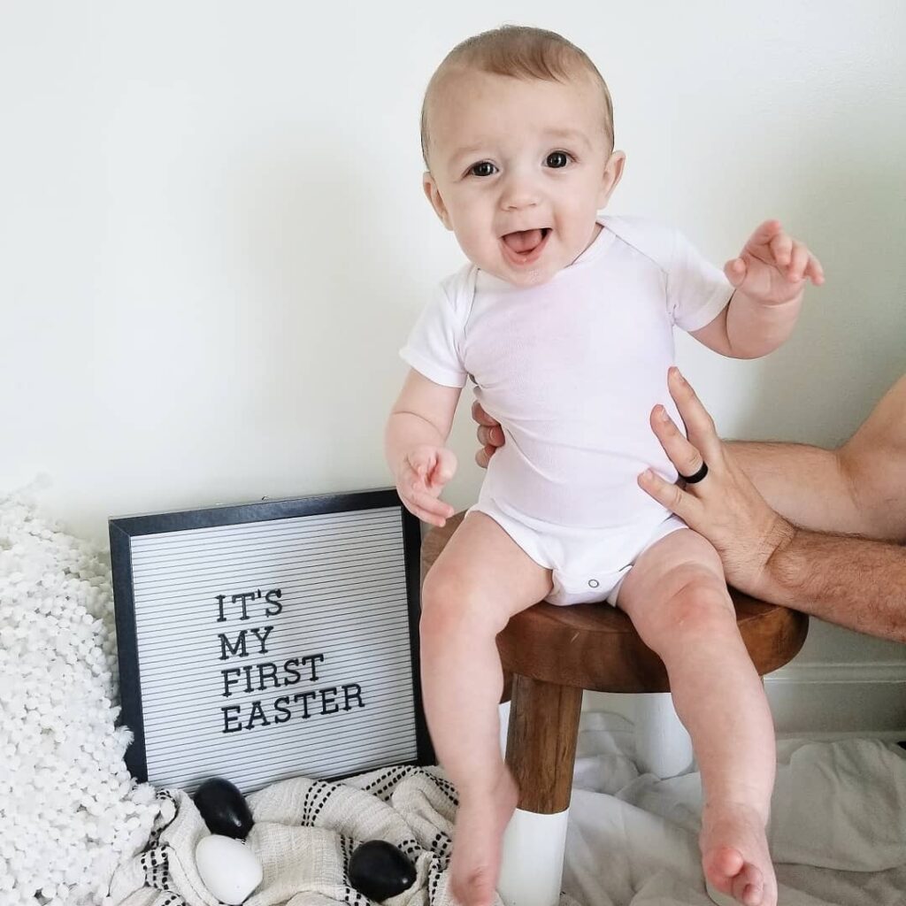 13+ Easy Baby's First Easter Picture Ideas (That You Can DIY)