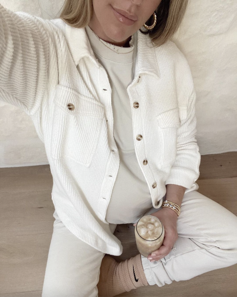 101+ *Adorable* Baby Bump Captions (That You Need To Steal)