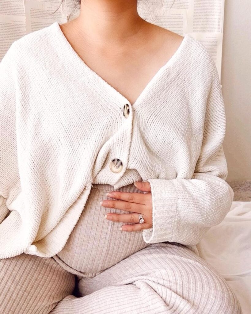 101+ *Adorable* Baby Bump Captions (That You Need To Steal)