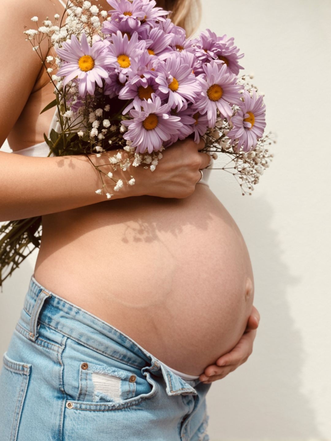 summer themed pregnancy photo