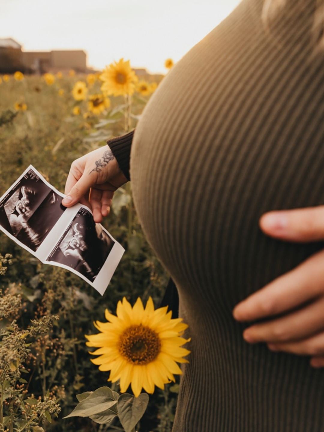 summer themed pregnancy photo